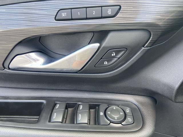 Used 2023 GMC Terrain SLT w/ Tech Package FWD image 17