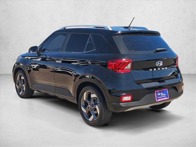 Used 2023 Hyundai Venue SEL FWD image 5