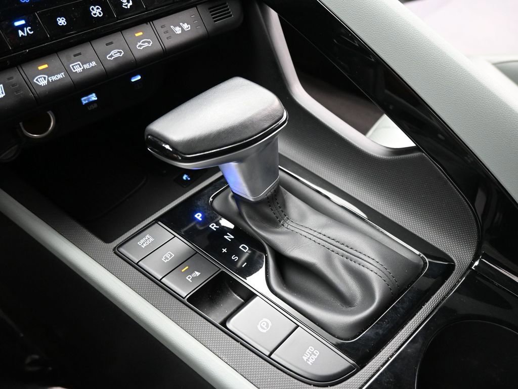 Used 2024 Hyundai Elantra Limited image 44