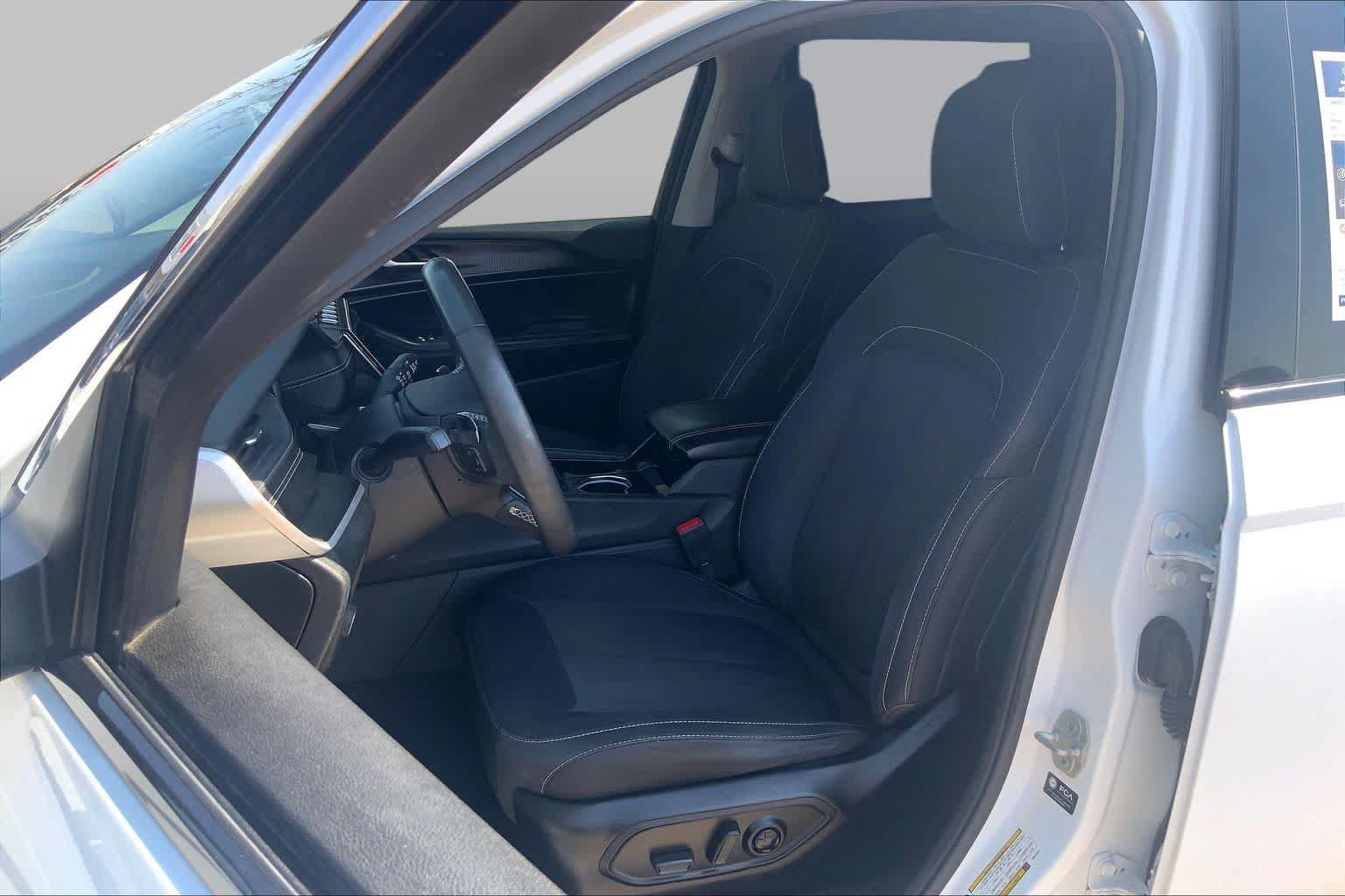 Used 2023 Jeep Grand Cherokee L Laredo RWD image 8