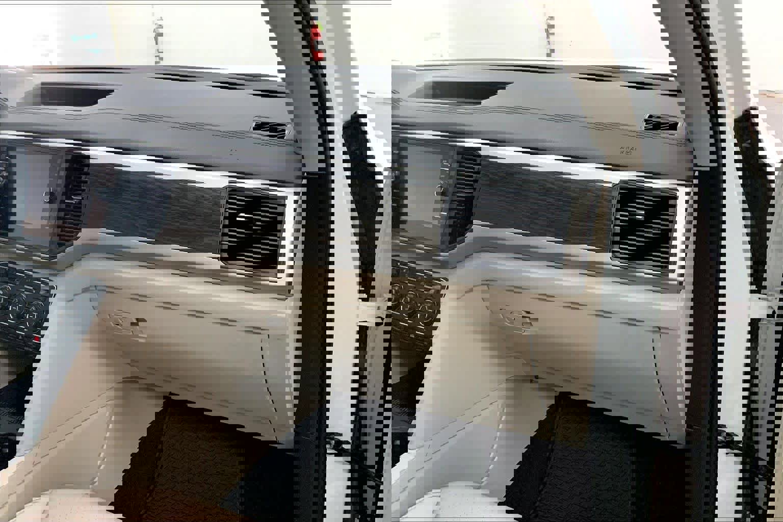 Used 2021 Volkswagen Atlas SE w/ Panoramic Sunroof Package image 16