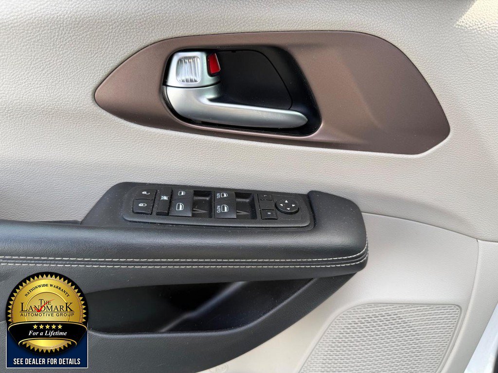 Used 2023 Chrysler Voyager LX FWD image 8