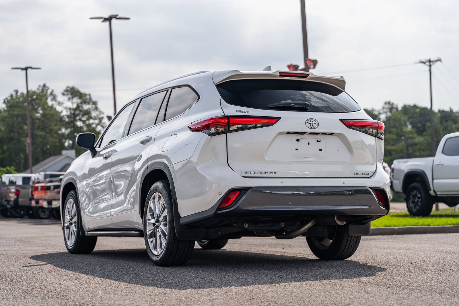 Used 2020 Toyota Highlander Limited FWD image 5