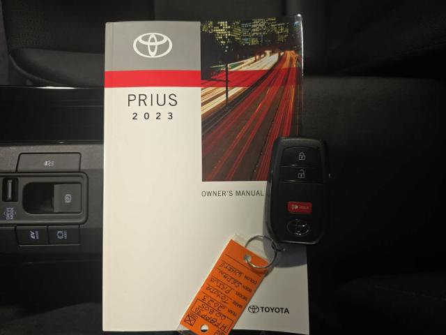 Used 2023 Toyota Prius LE AWD/4WD image 10