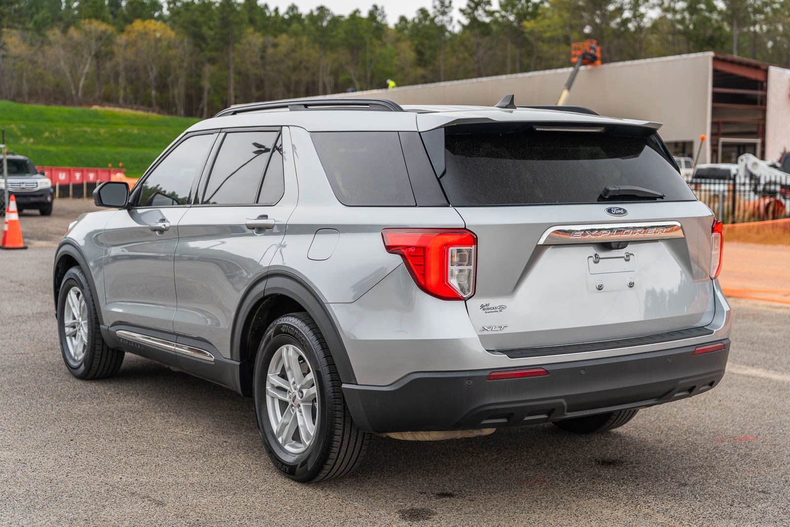 Certified 2022 Ford Explorer XLT image 3