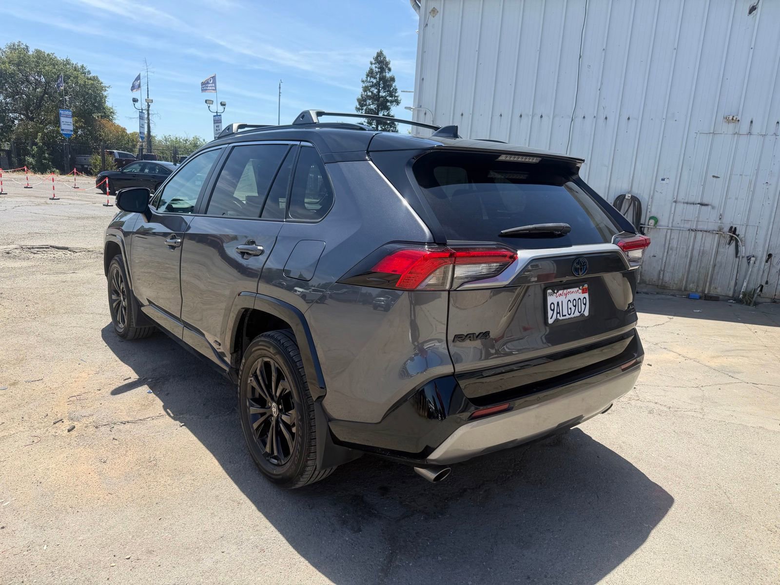 Used 2022 Toyota RAV4 XSE AWD/4WD image 3