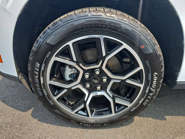 Certified 2025 Ford Maverick Lariat w/ 4K Tow Package AWD/4WD image 10