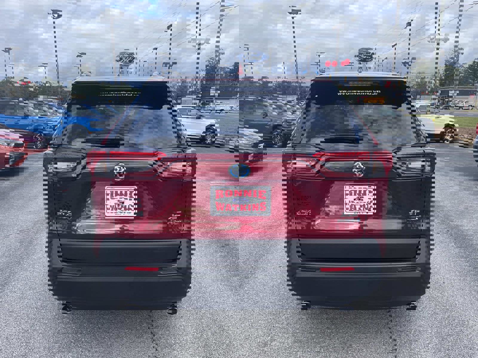 Used 2022 Toyota RAV4 XLE Premium image 5