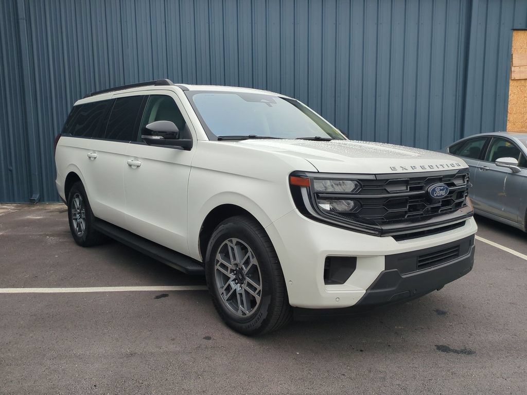 Certified 2025 Ford Expedition Max Active RWD image 3