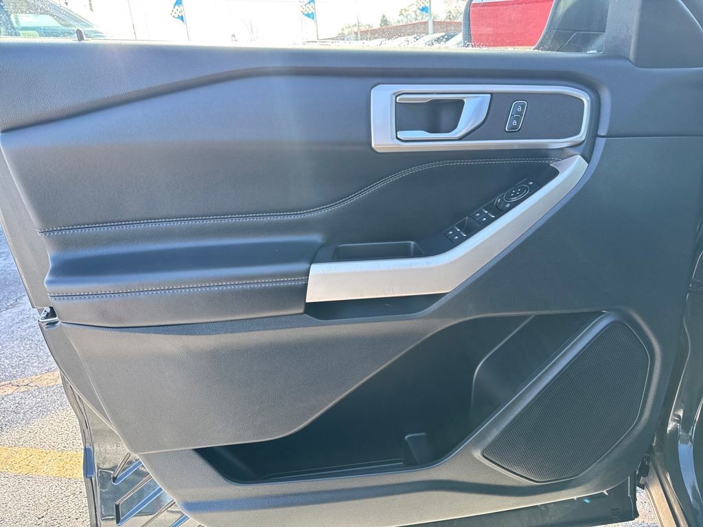 Certified 2023 Ford Explorer XLT w/ Equipment Group 202A image 17