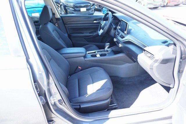 Used 2025 Nissan Altima 2.5 SV image 8