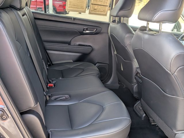 Used 2020 Toyota Highlander XLE image 35