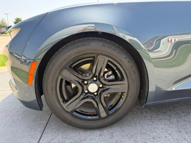 Used 2023 Chevrolet Camaro LT RWD image 4