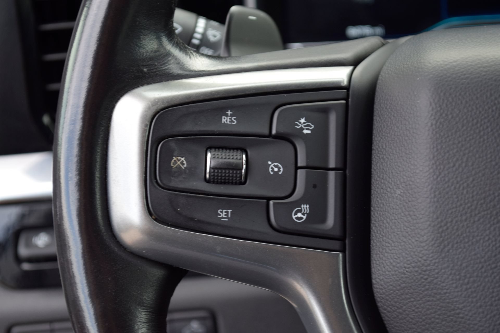 Used 2023 Chevrolet Silverado 1500 LTZ w/ LTZ Premium Package AWD/4WD image 8