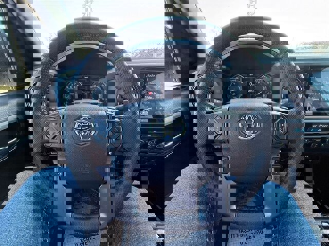 Used 2023 Toyota Tacoma TRD Off-Road w/ Technology Package AWD/4WD image 16