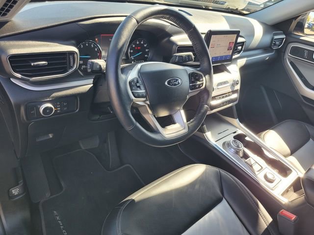 Certified 2022 Ford Explorer XLT w/ Equipment Group 202A image 9