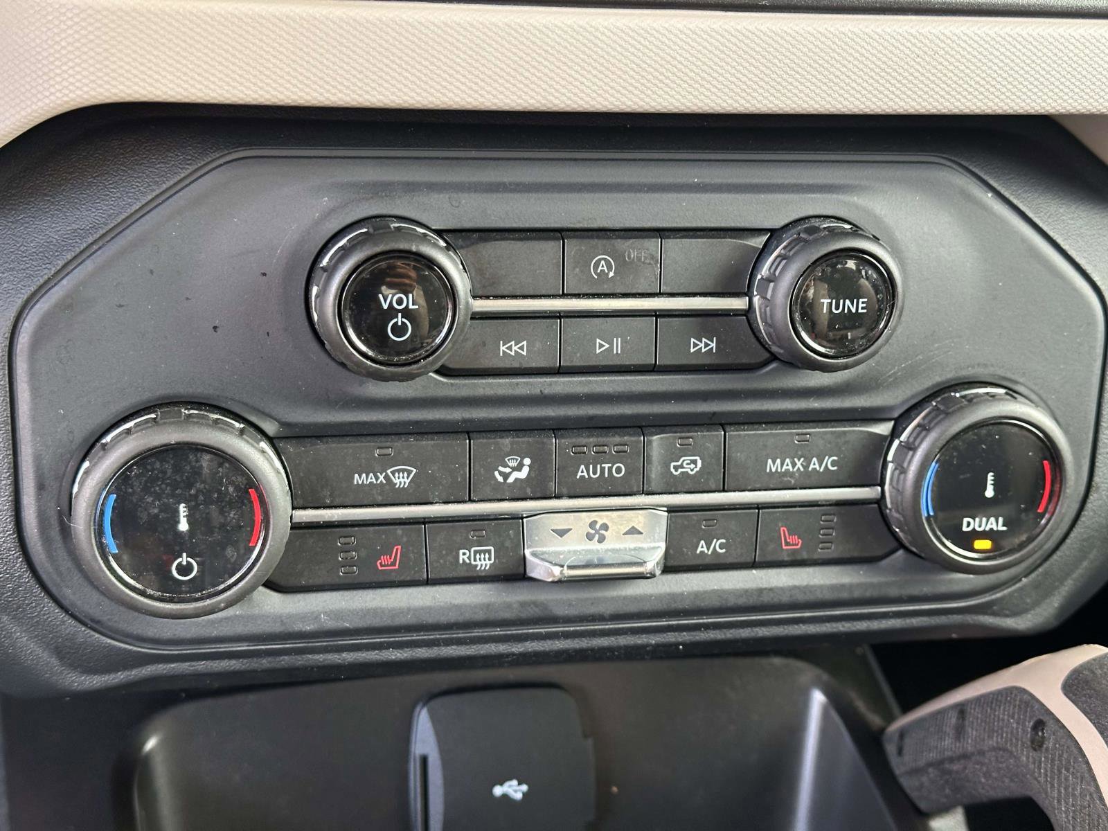 Certified 2022 Ford Bronco Big Bend w/ Sasquatch Package image 16