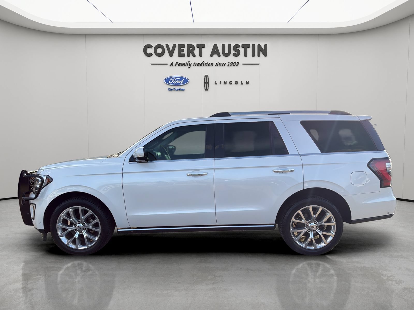 Certified 2019 Ford Expedition Limited w/ Equipment Group 302A RWD image 3