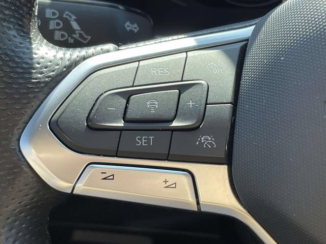 Used 2022 Volkswagen Atlas Cross Sport SEL R-Line AWD/4WD image 20