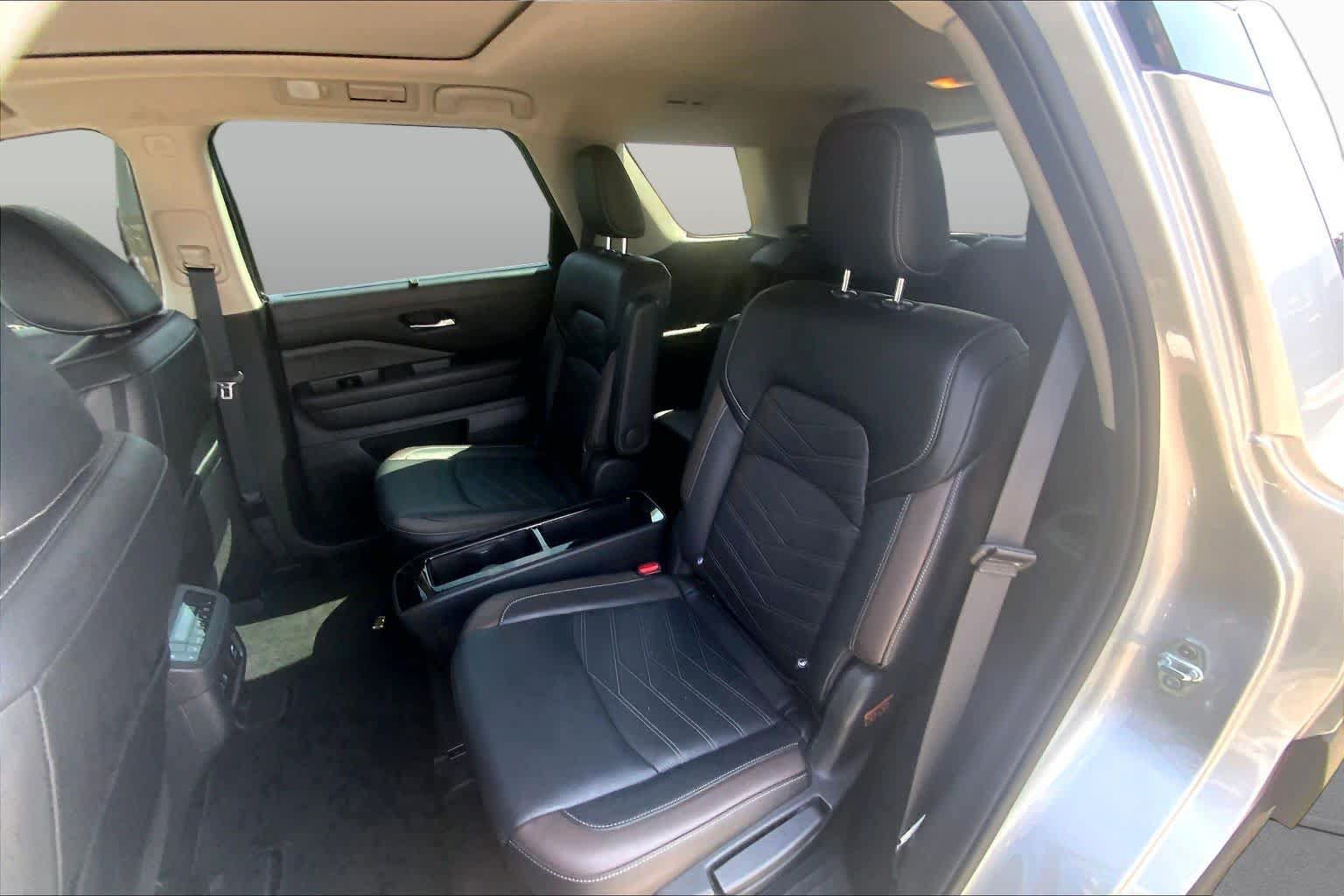 Used 2024 Nissan Pathfinder Platinum FWD image 20