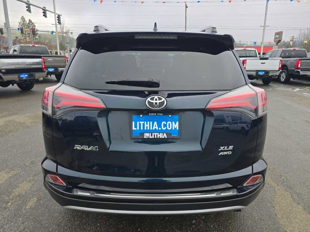 Used 2018 Toyota RAV4 XLE image 4