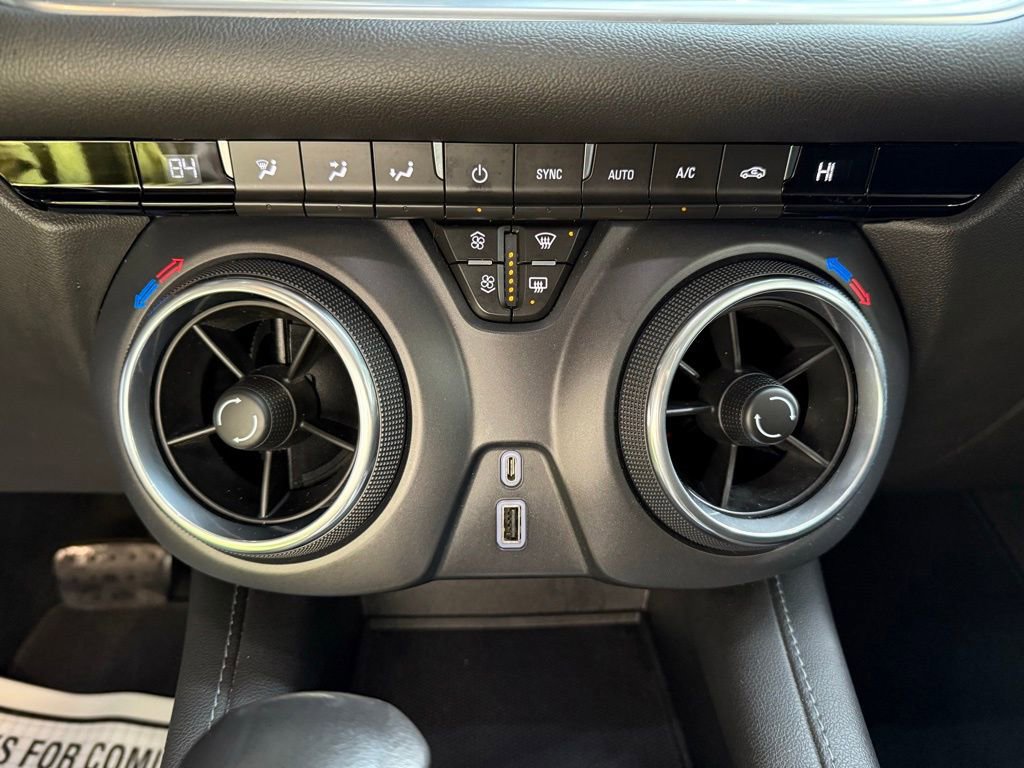 Used 2020 Chevrolet Blazer LT image 30