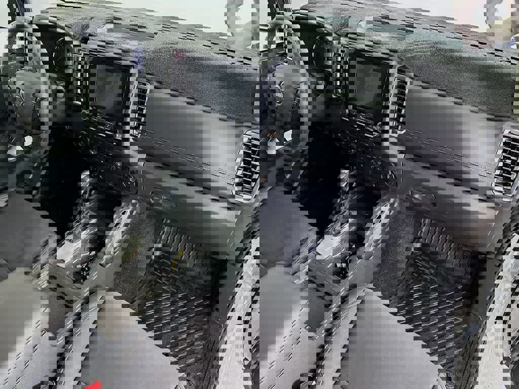 Used 2024 Nissan Frontier SV w/ Technology Package image 32