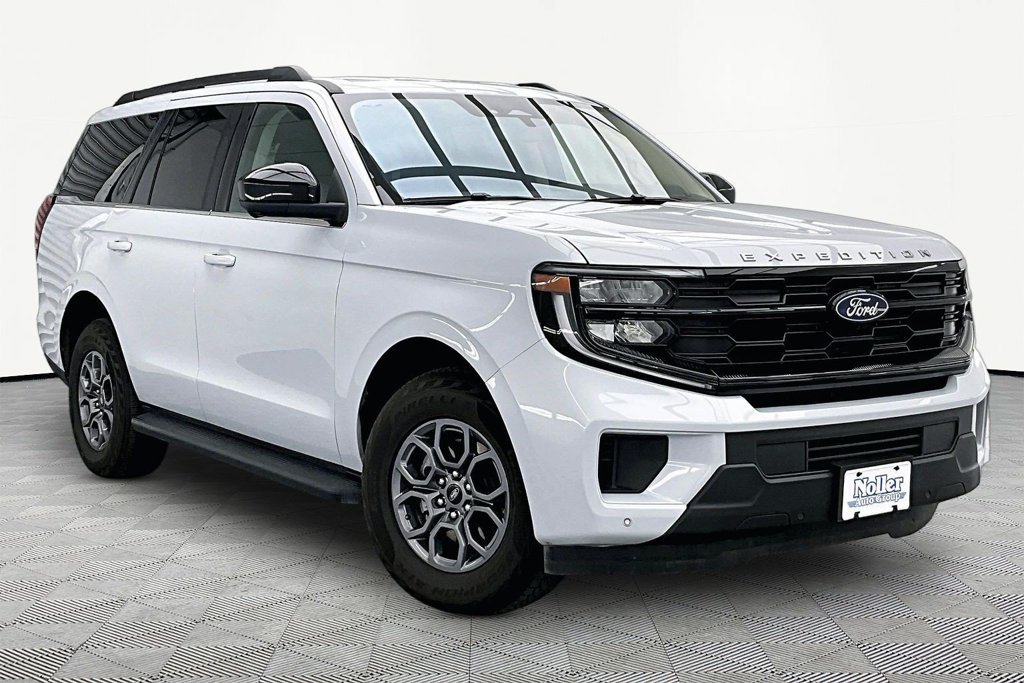 Certified 2025 Ford Expedition Active AWD/4WD image 12