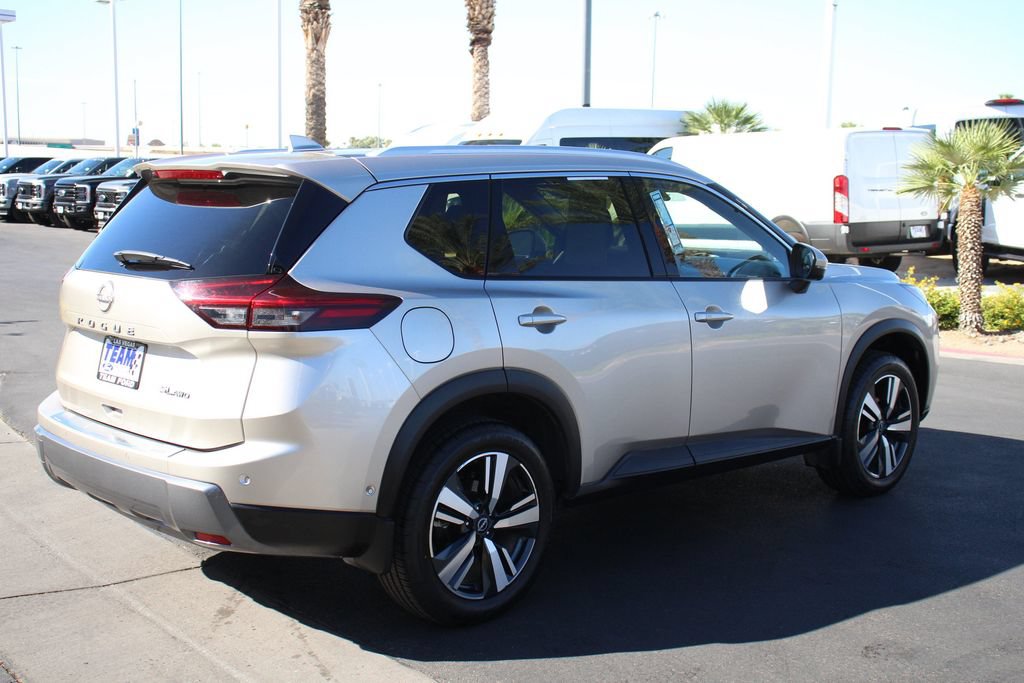 Used 2024 Nissan Rogue SL AWD/4WD image 8