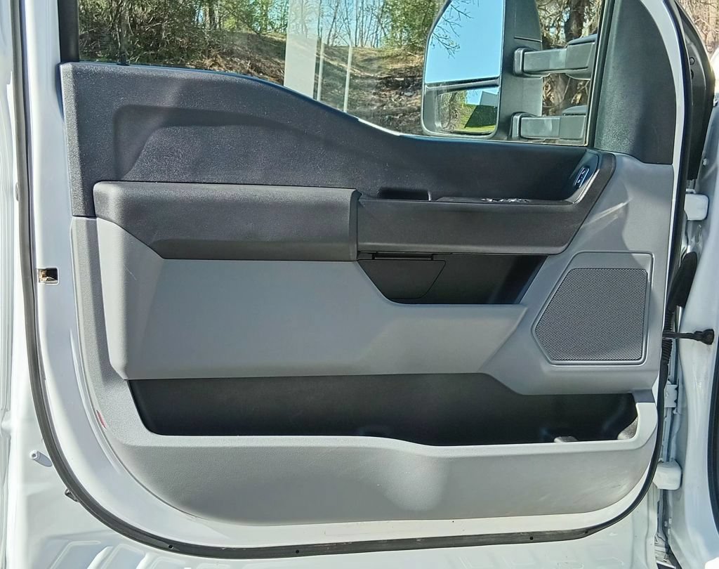 Certified 2023 Ford F550 4x4 Regular Cab Super Duty image 14