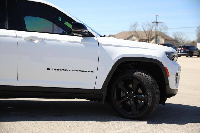 Used 2022 Jeep Grand Cherokee Altitude AWD/4WD image 6