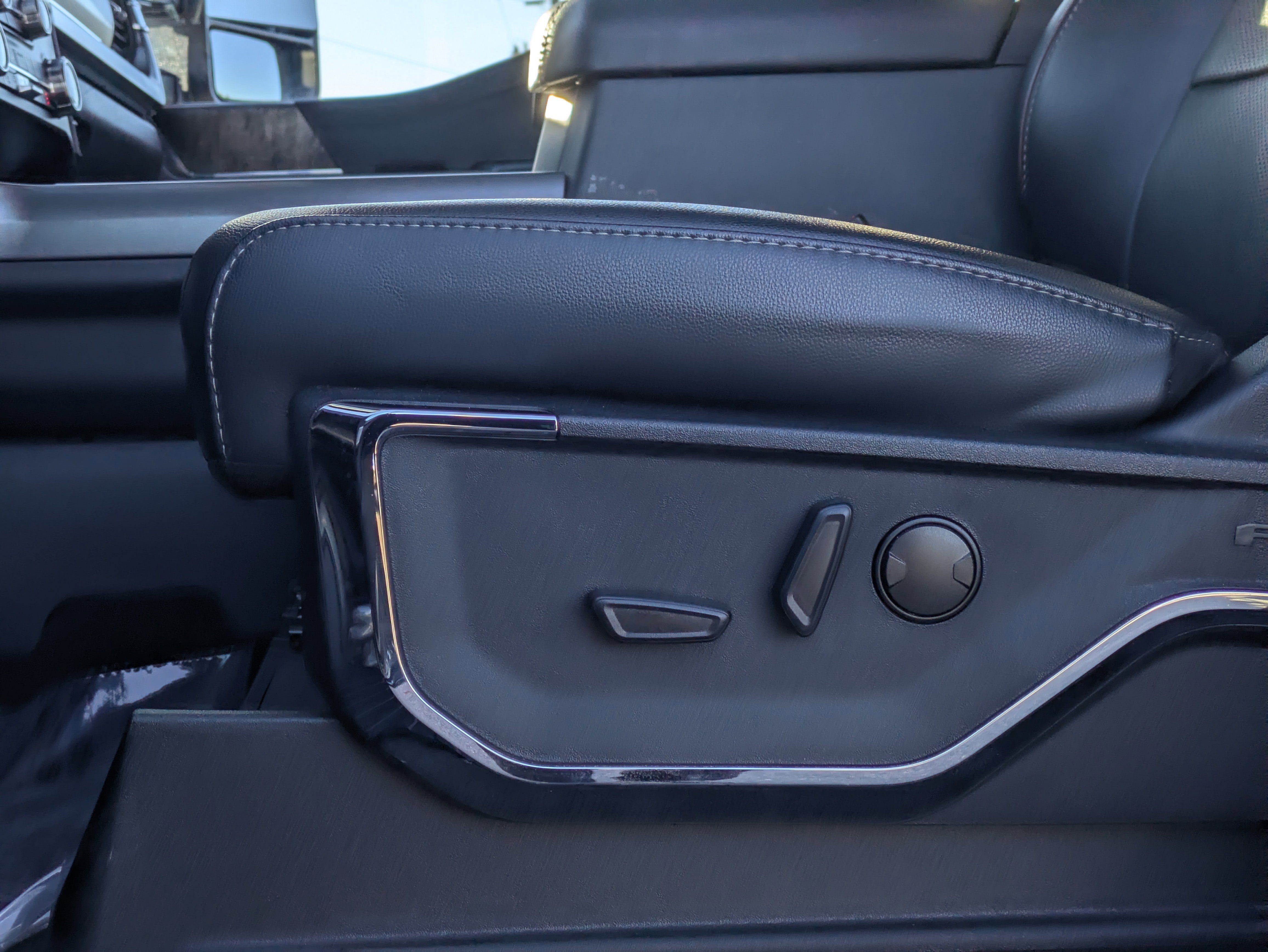 Certified 2024 Ford F250 Lariat w/ Chrome Package image 22