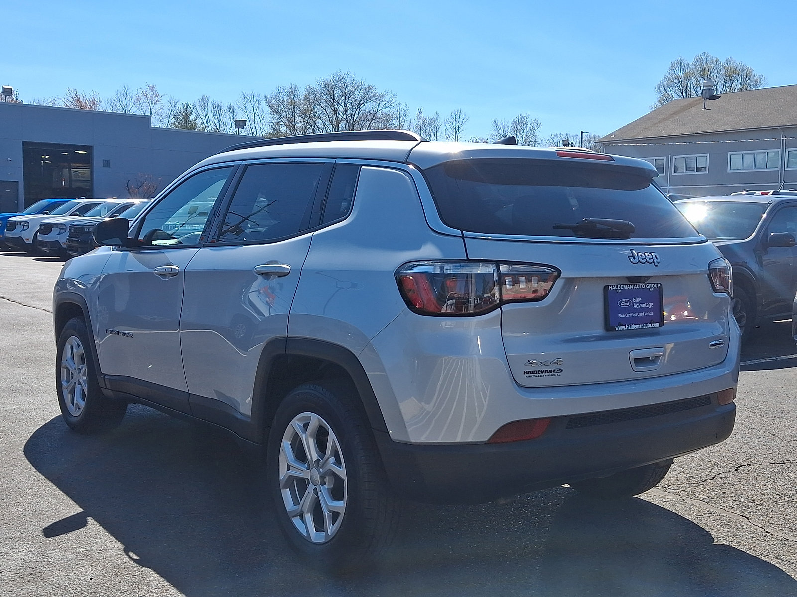 Used 2024 Jeep Compass Latitude AWD/4WD image 5