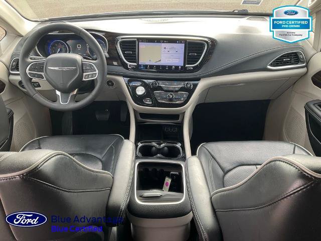 Used 2024 Chrysler Pacifica Limited FWD image 3
