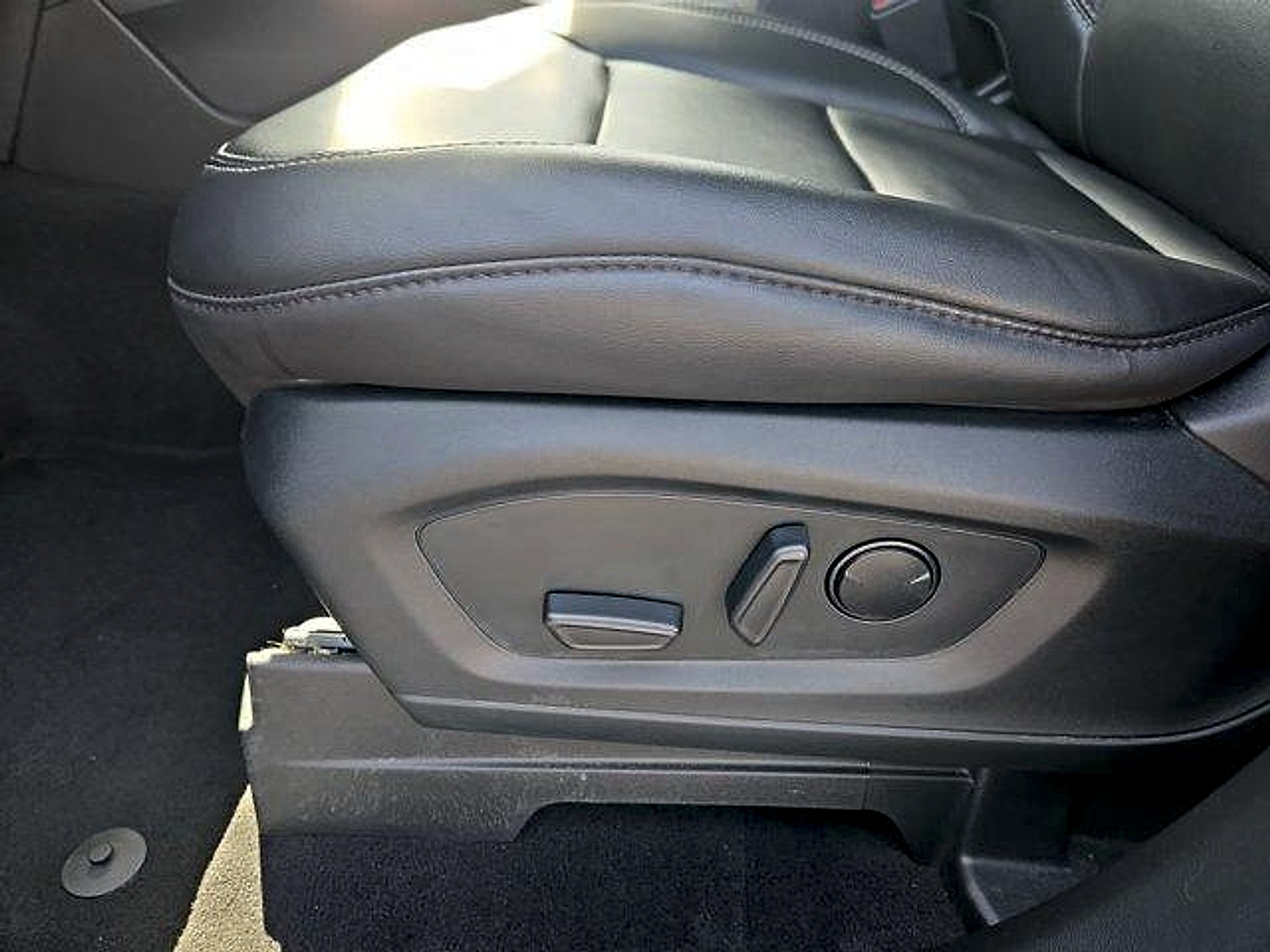 Certified 2023 Ford Explorer XLT w/ Equipment Group 202A AWD/4WD image 12