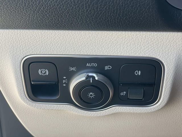 Used 2023 Mercedes-Benz EQB 300 4MATIC image 21