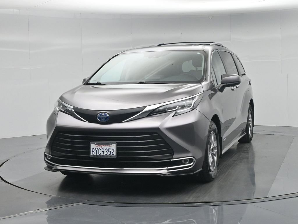 Used 2021 Toyota Sienna XLE FWD image 60