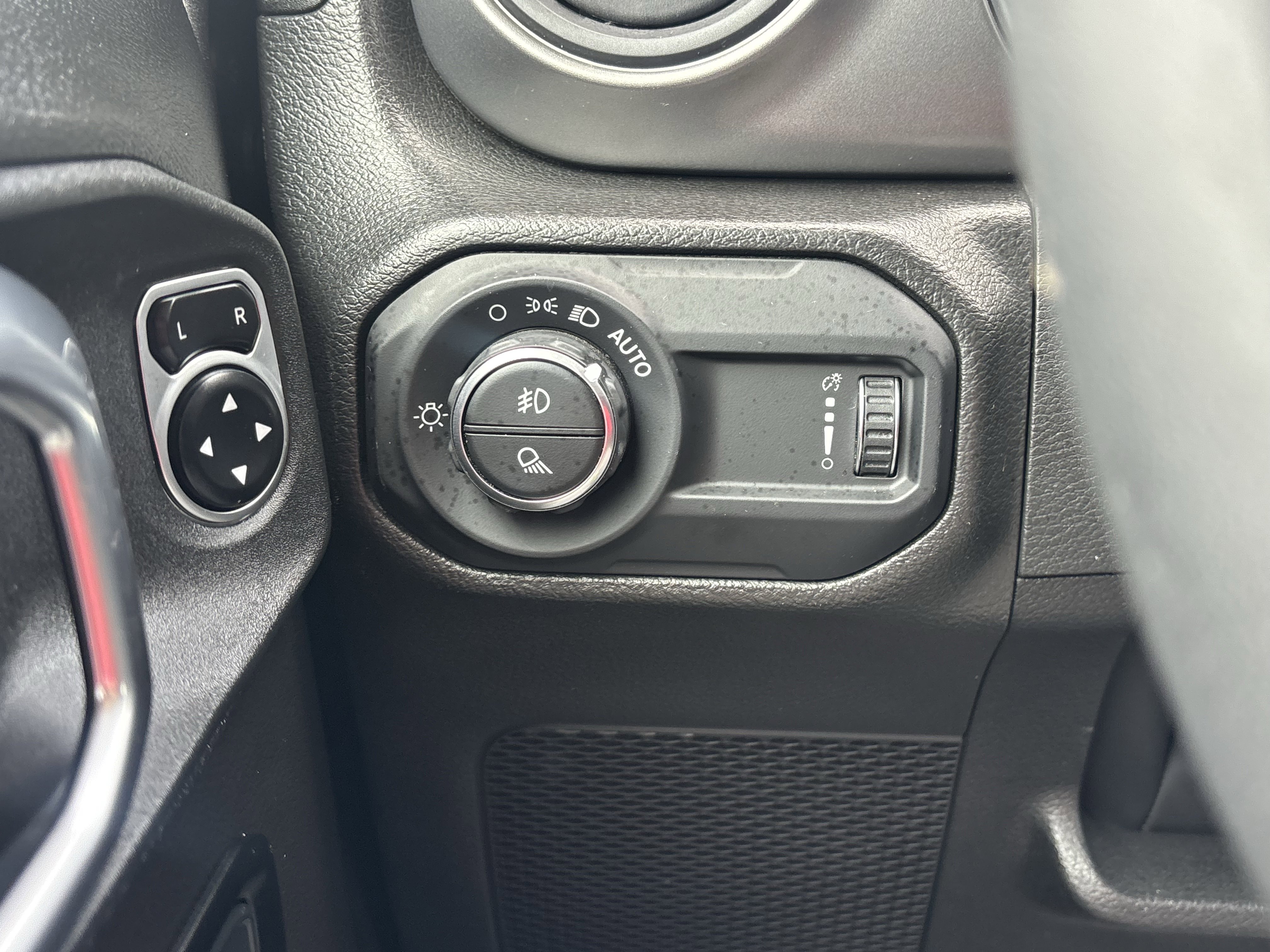 Used 2023 Jeep Gladiator Sport AWD/4WD image 39