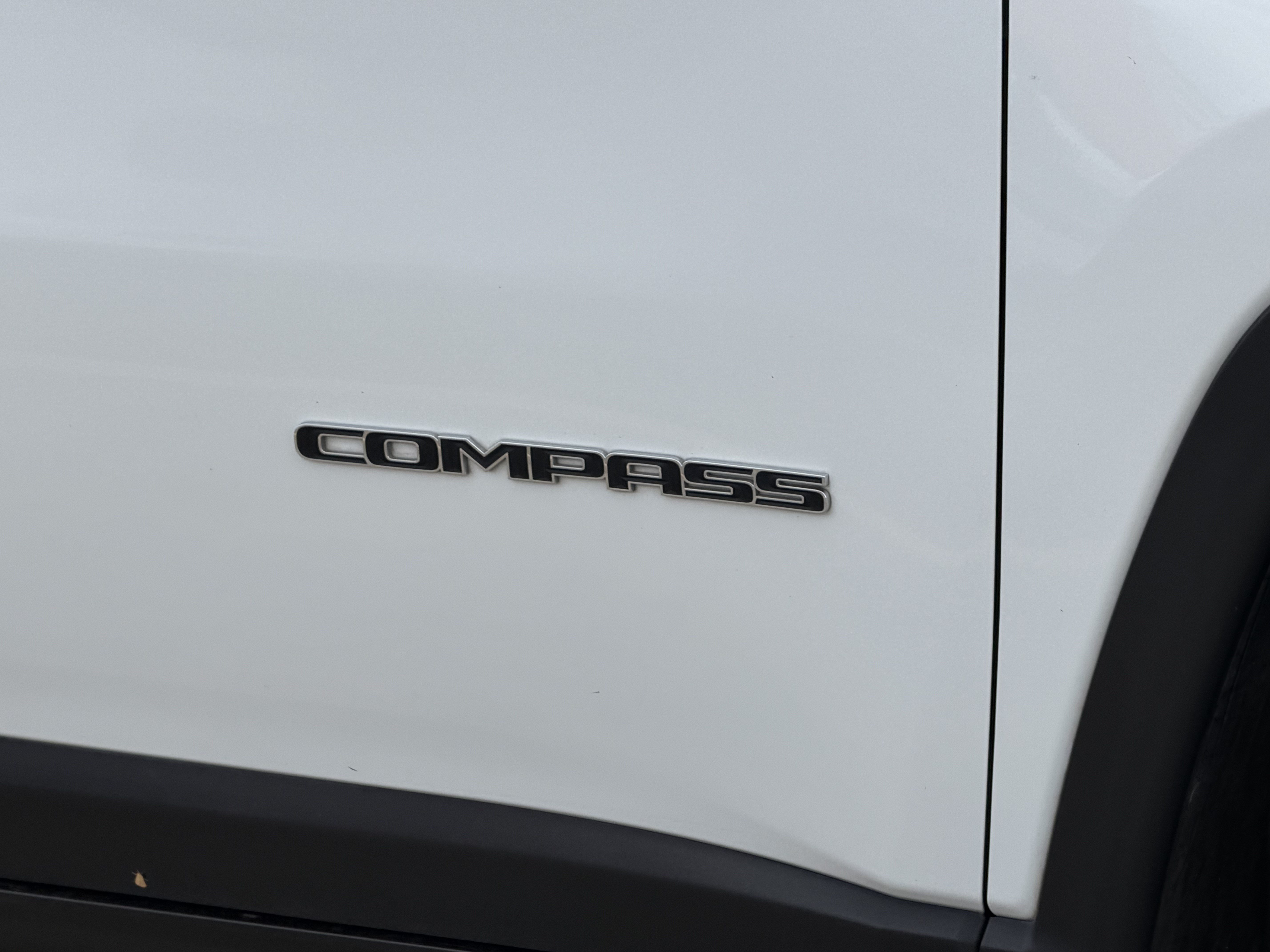Used 2025 Jeep Compass Limited AWD/4WD image 4