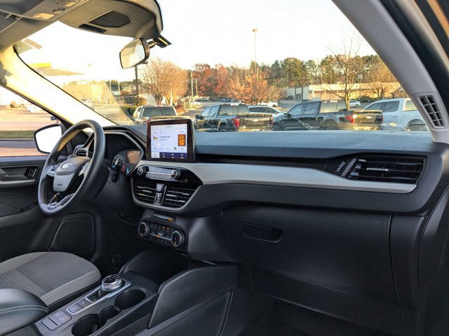 Certified 2022 Ford Escape SE w/ SE Sport Appearance Package image 35