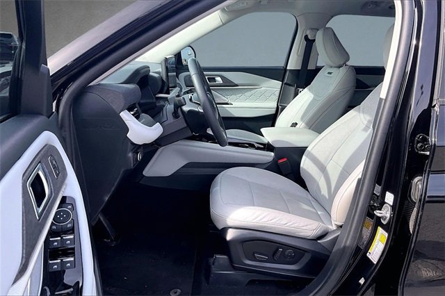 Certified 2025 Ford Explorer Platinum w/ Ultimate Package image 16