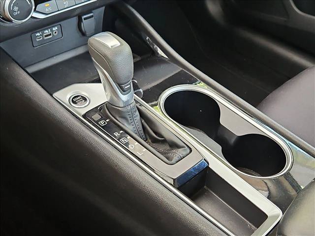 Used 2024 Nissan Altima 2.5 SV FWD image 12