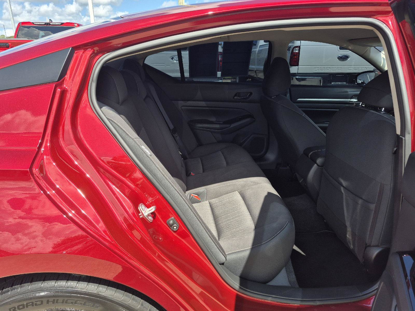 Used 2023 Nissan Altima 2.5 SV FWD image 10