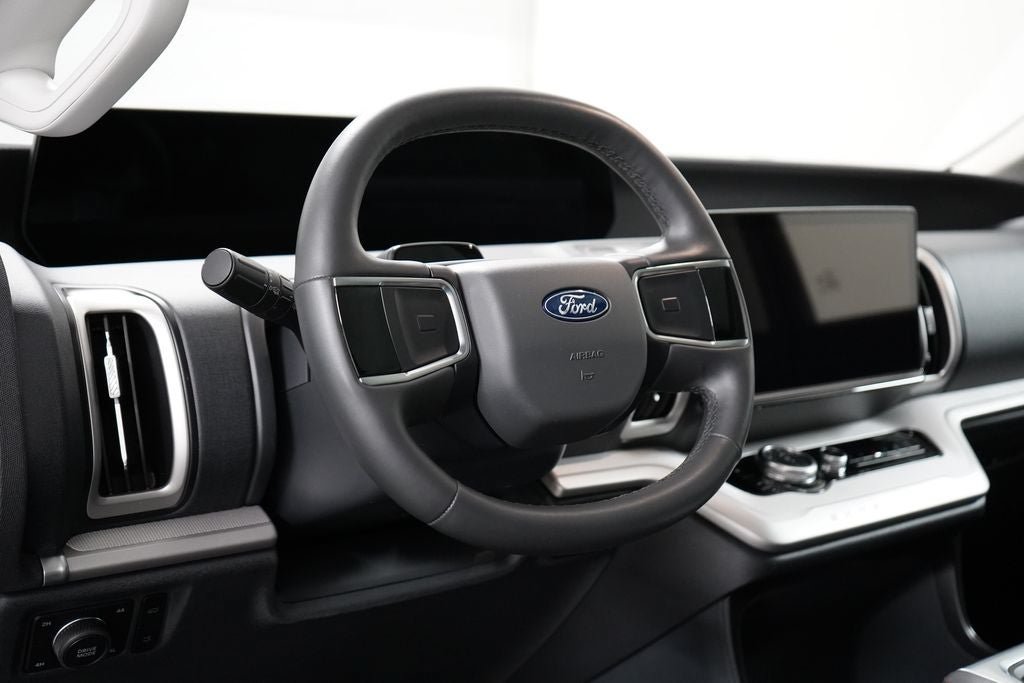 Certified 2025 Ford Expedition Active AWD/4WD image 13