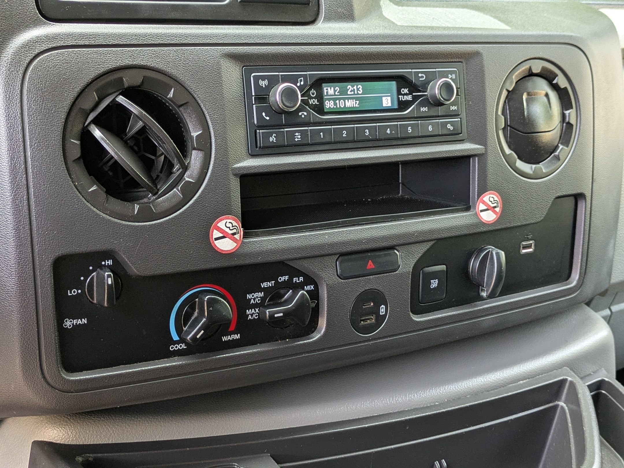Certified 2024 Ford E-450 and Econoline 450 Super Duty w/ Power Windows & Locks Group RWD image 18