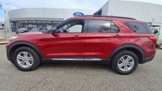 Certified 2022 Ford Explorer XLT w/ Equipment Group 202A image 5
