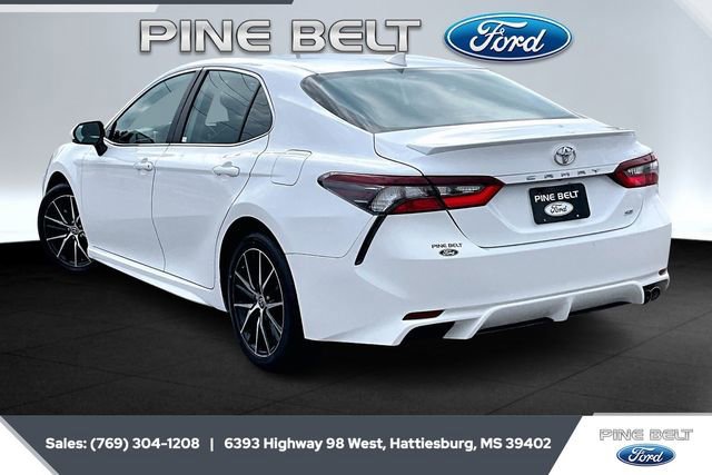 Used 2024 Toyota Camry SE image 2