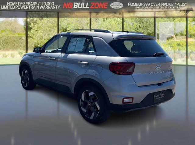Used 2025 Hyundai Venue SEL FWD image 3