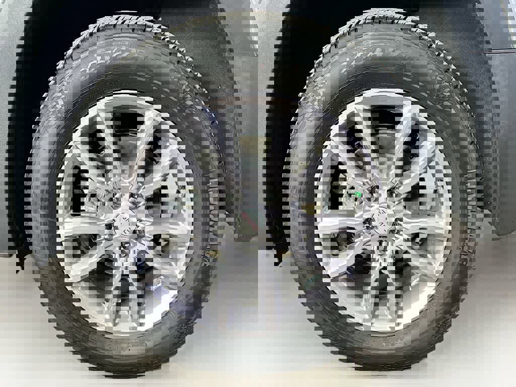 Used 2023 GMC Terrain SLT image 8