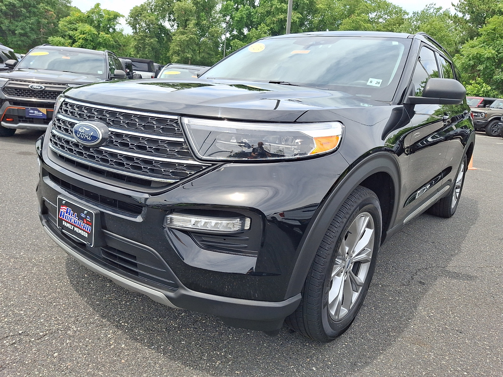 Certified 2023 Ford Explorer XLT w/ Equipment Group 202A AWD/4WD image 4
